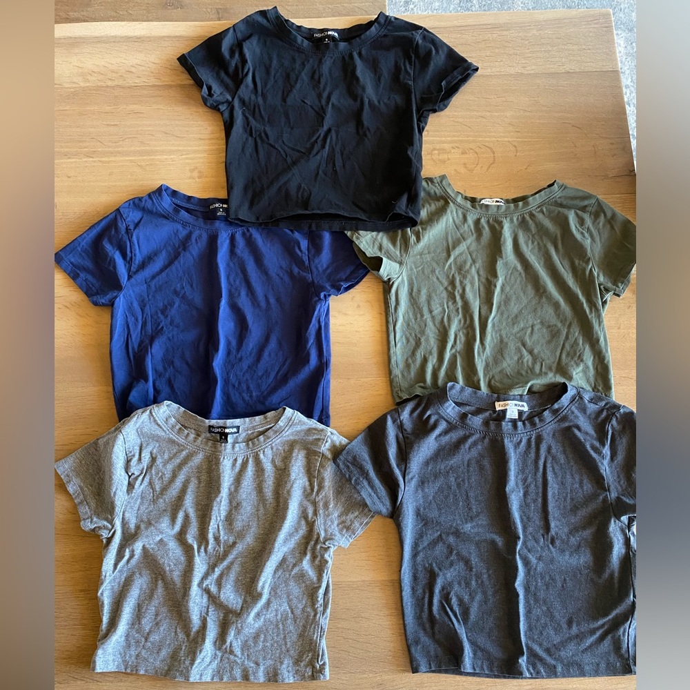 Fashion nova crop top t-shirts. Size S. Set of five.